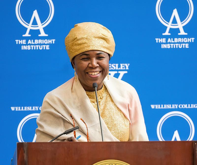 the-wellesley-news-award-winning-human-rights-lawyer-brings-global-lessons-in-peace-to-wellesley