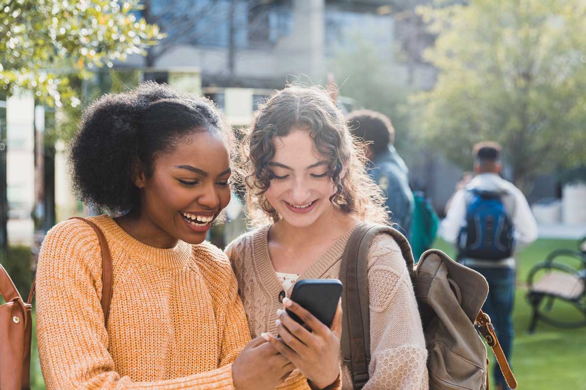 teen girls using social media